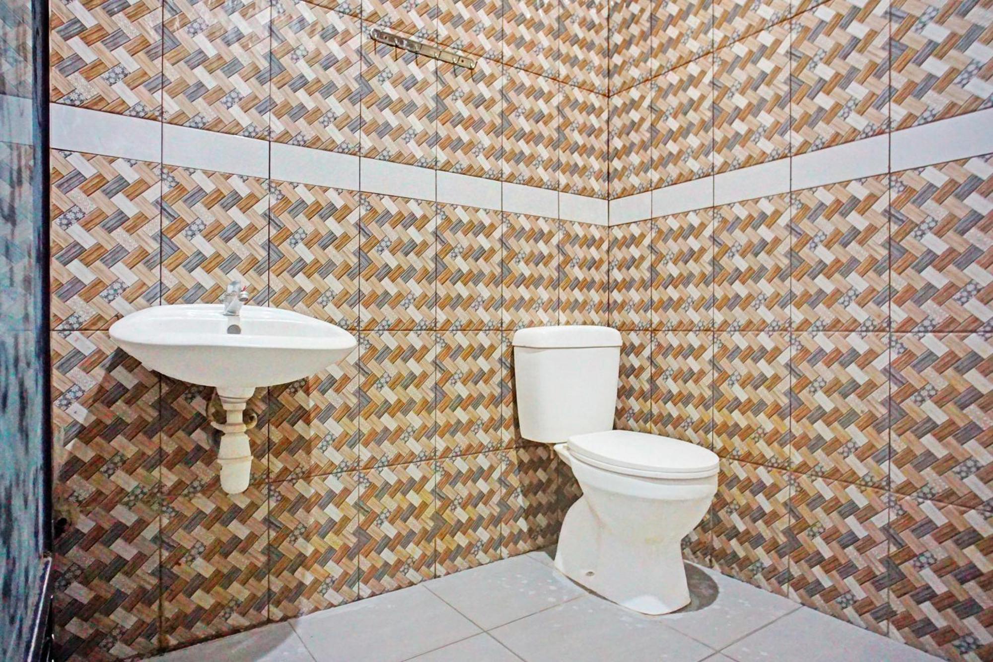 Hotel O Asyaffirah Near Masjid Raya Al Mashun Sm Raja Медан Екстериор снимка